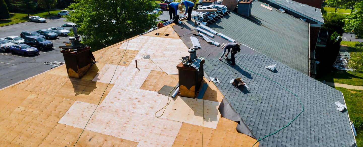 workers-repairing-house-roof-smithsburg-md